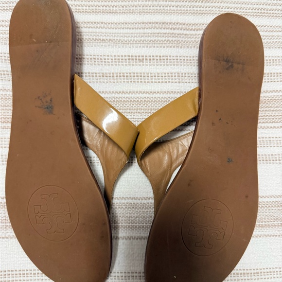 Tory Burch Tan Leather Logo Thong Sandals - Picture 2 of 2
